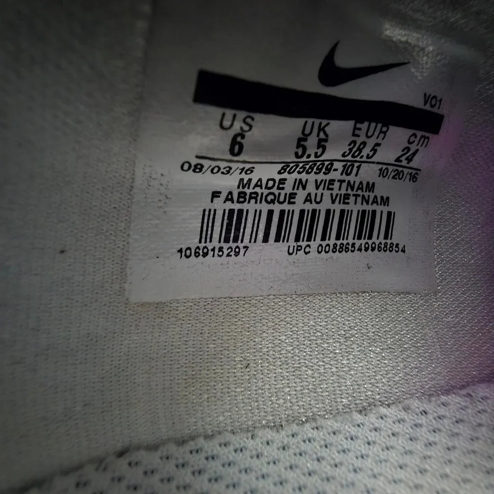 NIKE AIR LUNAR FORCE 1 DUCKBOOT WHITE SZ 6 805899-101.  EUC